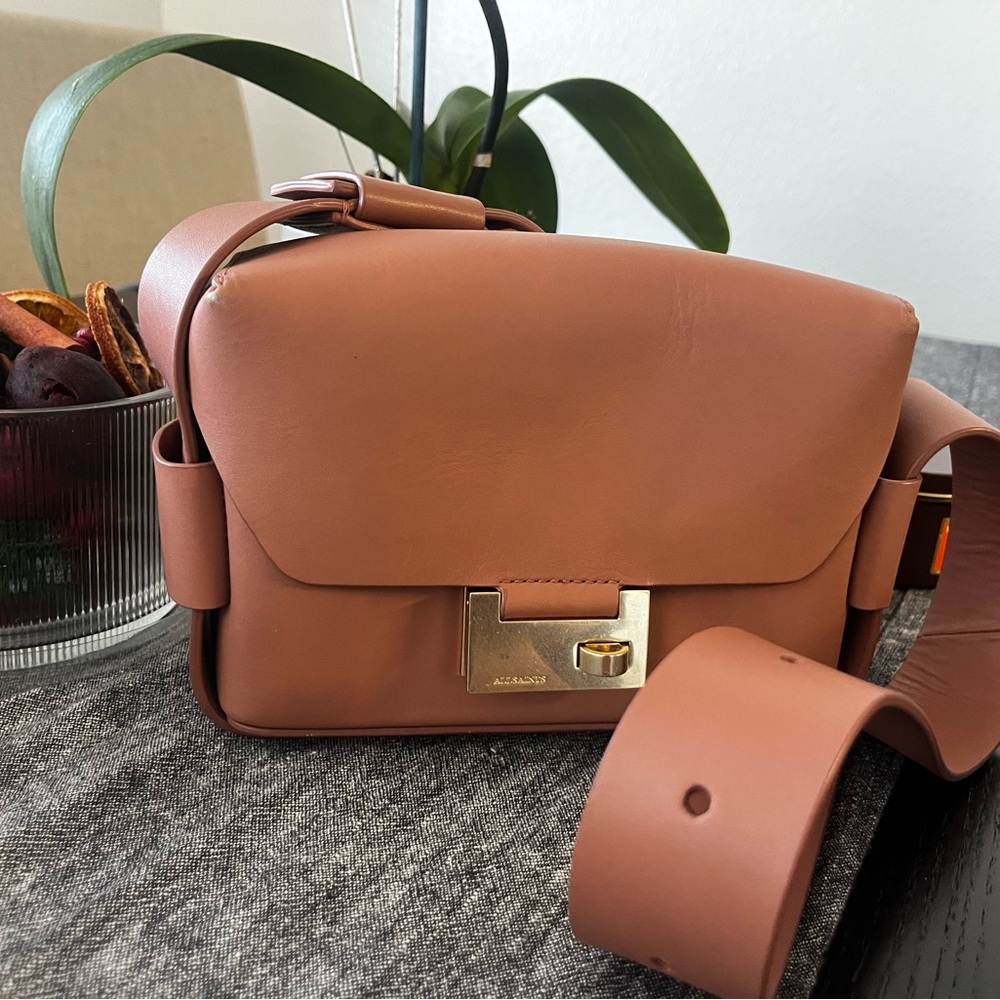 Dusty pink leather shoulder bag
